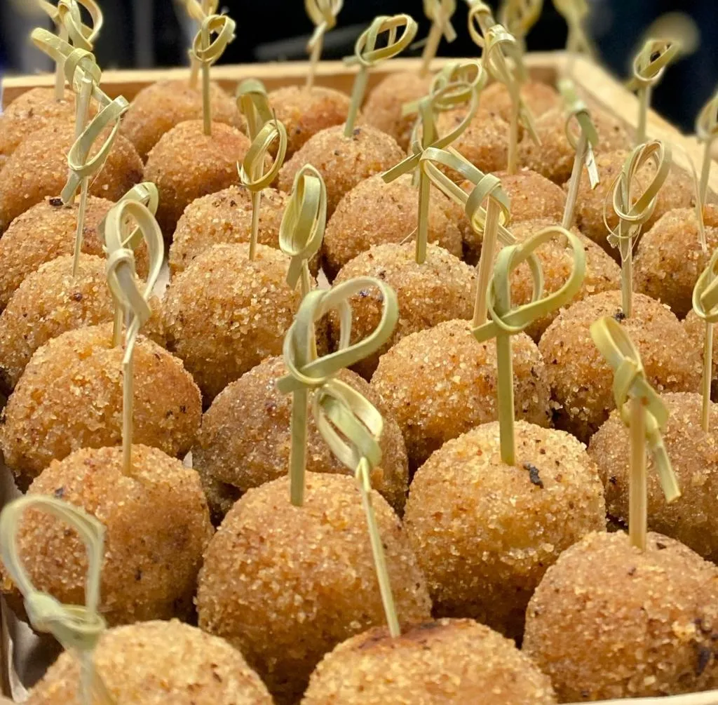 Cromesqui banane plantain inspiration caribéenne - Traiteur Montpellier